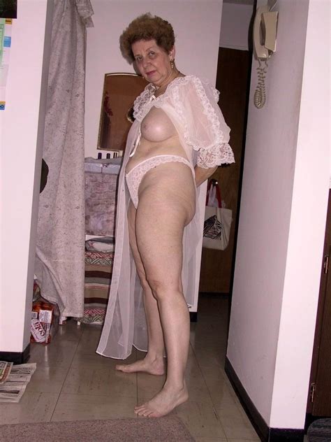 Very Old Granny Seducing And Posing Porn Pictures Xxx Photos Sex Images Pictoa