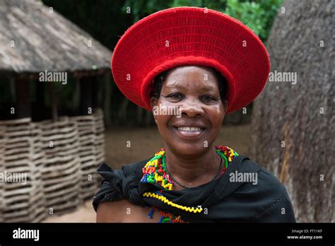 Traditionelles Zulu Dorf Fotos Und Bildmaterial In Hoher Auflösung Seite 3 Alamy