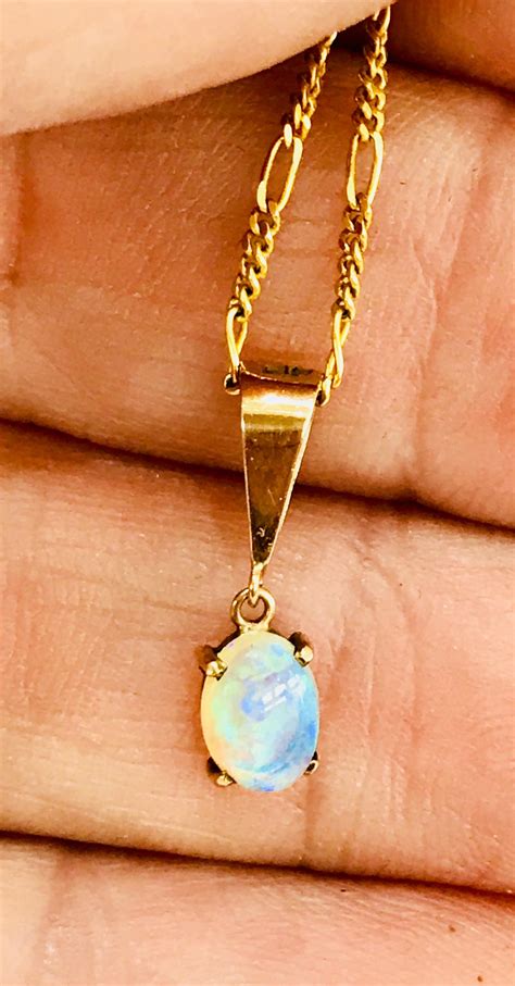 Vintage Ct Yellow Gold Opal Necklace