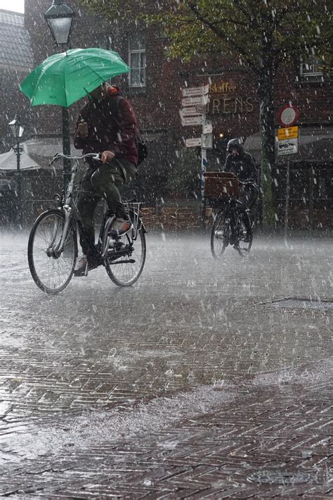 rouler en vélo sous la pluie sécurité conseils équipement