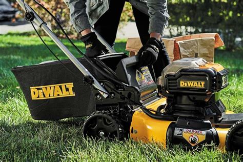 Tthe powerful new dcmw564 cordless mower features a 2 x 18v (36v output) brushless motor making it ideal for tackling medium to large sized applications, achieving up to 800m² on a single charge. DeWalt 20V Cordless Lawn Mower | Gen2 with 10Ah Batteries ...