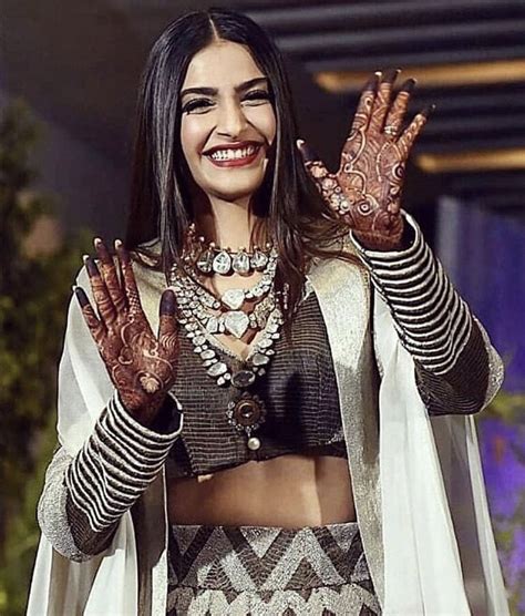 Sonam Kapoor In Anamika Khanna X Reception Look Whats Up