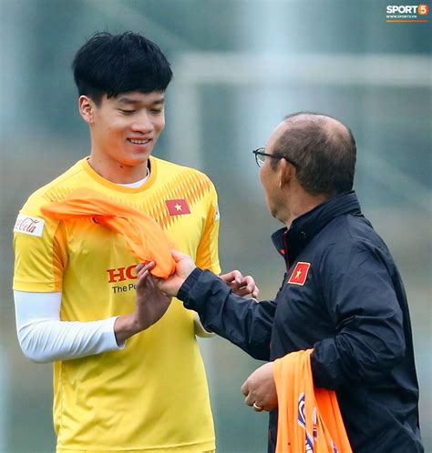 Đơn côi một mình, cô thợ máy tàu viễn dương. HLV Park Hang-seo doạ Hoàng Đức "giật bắn mình" hoảng hốt