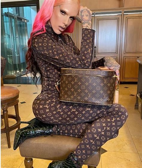 Jeffree Star Teases Pic Of New Mystery Basketball Player Boyfriend As
