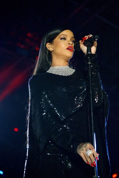 Rihanna Performs At The Concert For Valor In Washington Hawtcelebs