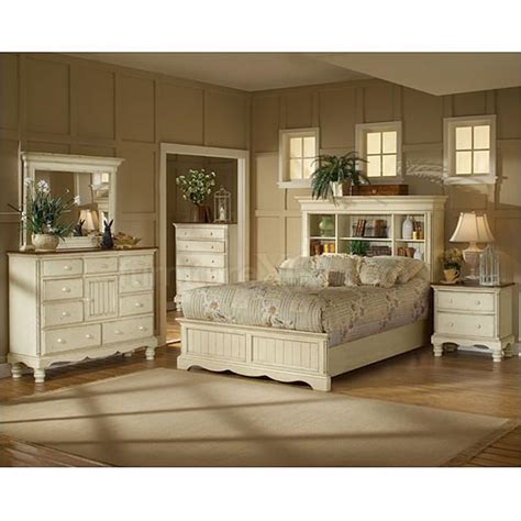 1172 574 Hillsdale Furniture Wilshire Antique White Bed