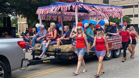 Live Annual 4th Of July Parade In Belton