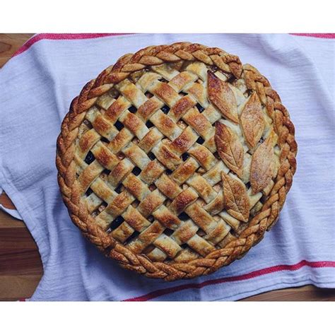 Jordan winery's baker extraordinaire, cristina valencia, returns to show tips and techniques for baking the perfect pie crust from scratch. Blackberry And Green Apple Pie on feedfeed | Pie crust ...