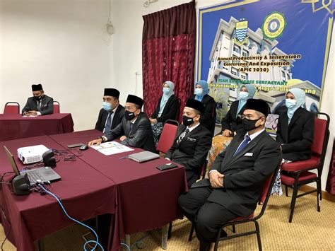 Menteri pembangunan usahawan dan koperasi (medac), datuk seri dr. Ketua Hakim Syarie harap i-WATCH raih anugerah inovasi ...