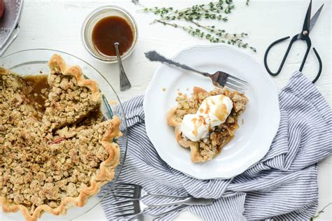 Simply Scratch Rustic Brown Sugar Apple Pie With Oatmeal Thyme Crumble Simply Scratch