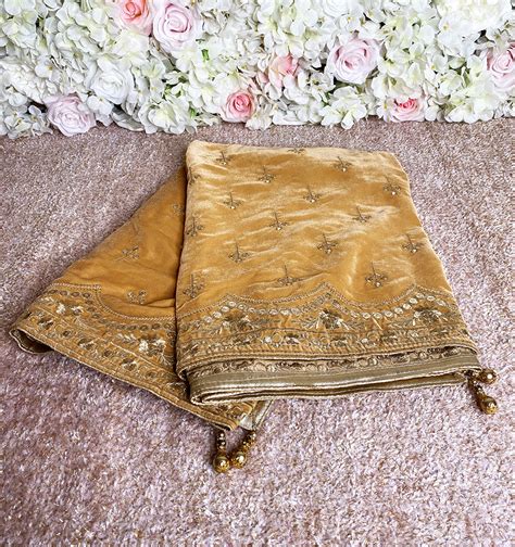 Gold Velvet Fabric Chunni Viyaah
