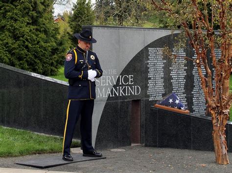 oregon honors 192 fallen law enforcement officers 3 names added to memorial wall ktvz