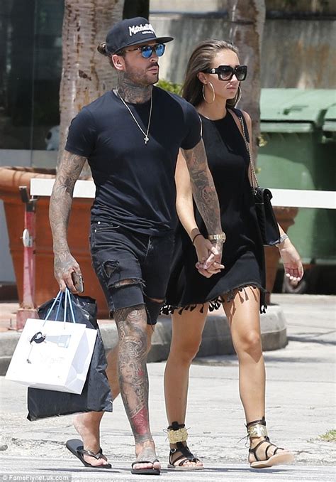 Towie S Megan Mckenna Looks Leggy On Date With Pete Wicks In Mallorca Daily Mail Online