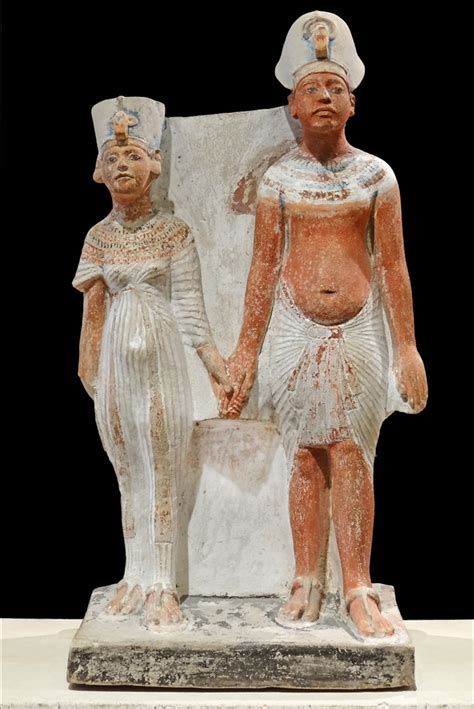 This one god was represented through the functions and attributes of his domain. Akhénaton et Néfertiti (Musée du Louvre) | Statuette d ...