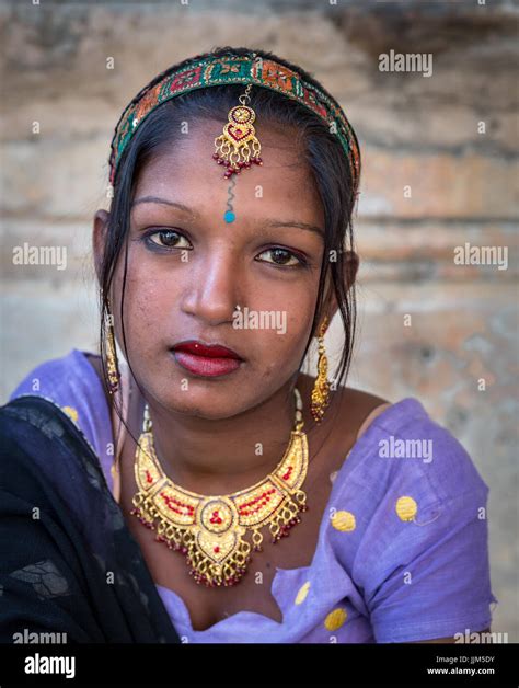 Jeune Femme En Sari Traditionnel Pushkar Rajasthan India Photo Stock