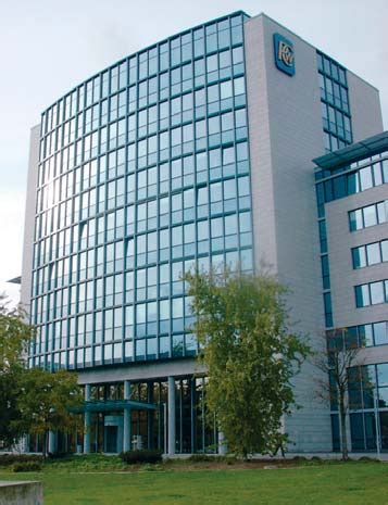 Die deutsche bank gibt die wertpapiere auf grundlage einer ermächtigung der hauptversammlung aus dem jahr 2018 aus. Ansicht des zum Bankensitz umgebauten Gebäudes - Deutsche ...