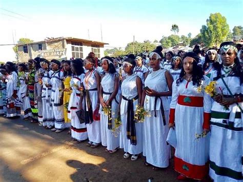 Oromo Girls Lining Up For The Irreecha Celebration In Nekemte Africa