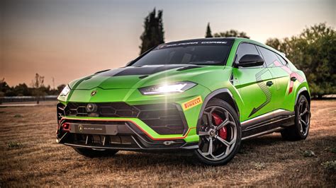 The Lamborghini Urus St X Is An Suv Built For The Racetrack Motortrend