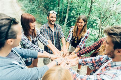 Unexpected Ways Outdoor Team Building Events Can Boost Performance CMOE