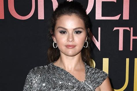 Selena Gomez Says Shes Not Happy About Roe V Wade Reversal Urges Men To Stand Up And