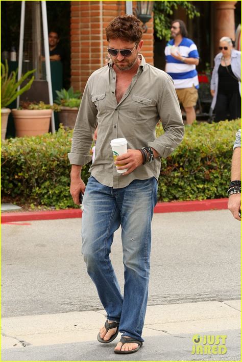 gerard butler scopes out surf gear after kissing session with mystery girl photo 3169588