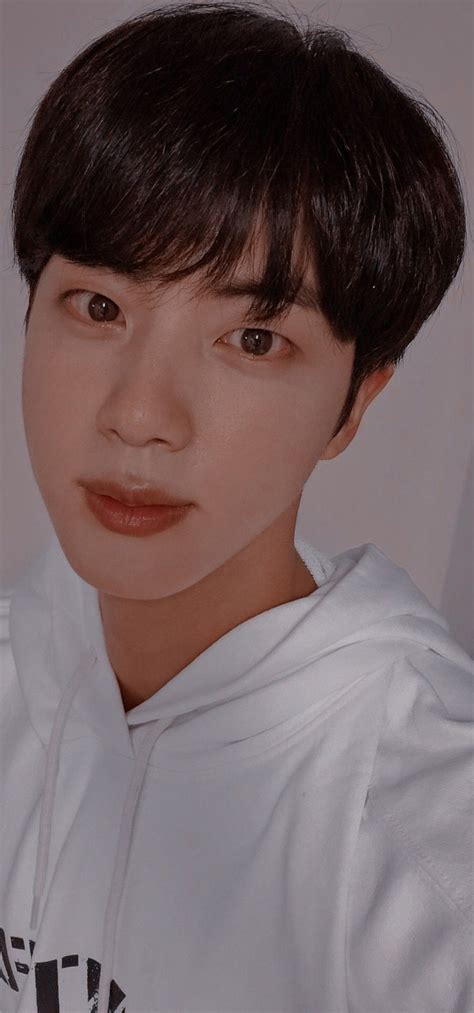 Jin, followed by 217 people on pinterest. 𝙅𝙞𝙣 𝙬𝙖𝙡𝙡𝙥𝙖𝙥𝙚𝙧 in 2020 | Bts wallpaper, Jin, Wallpaper