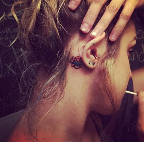 40 Amazing Behind The Ear Tattoos For Women Tattooblend