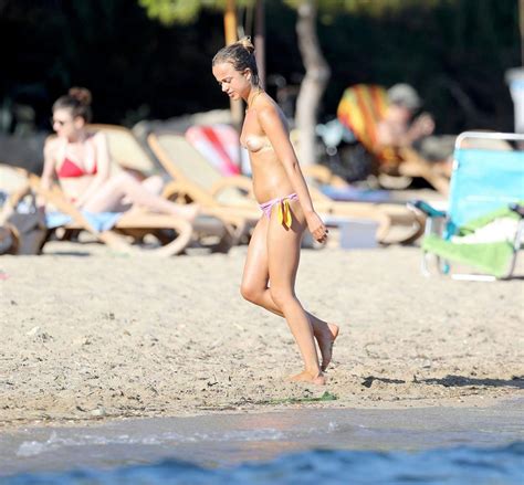Prince Harrys Cousin Lady Amelia Windsor Topless In Ibiza