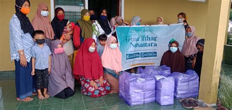 Muslimah Wahdah Palu Sukses Salurkan 1200 Paket Ifthar Dalam 3 Tahap