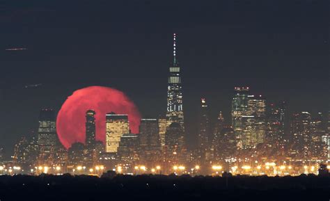 Moon Rising Over Manhattan Last Week Rnewyorkcity