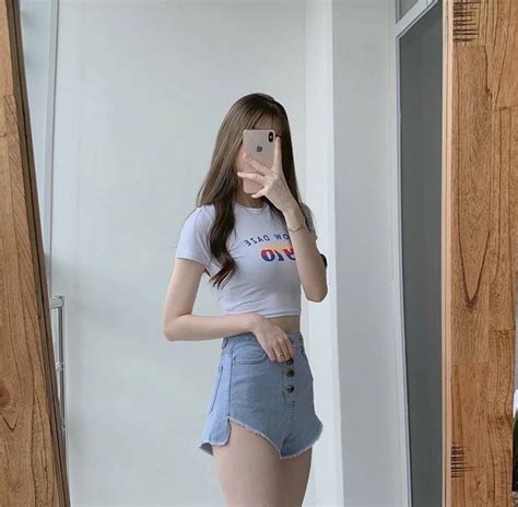 Pin By 𝘢𝘶𝘳𝘰𝘳𝘢 𝘦𝘶𝘯 🧁 On •~ 스타일 ~• In 2020 Japanese Outfits Korean Fashion Skinny Girl Body