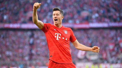 Robert lewandowski wurde am 21.08.1988 geboren. FC Bayern: Startet Robert Lewandowski jetzt zur 40-Tore ...