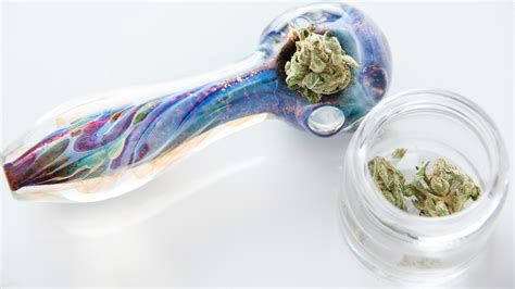 What To Look For When Buying A Cannabis Pipe Mary Mart