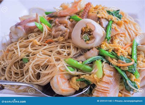 Hong Kong Recipe Stir Fried Noodles With Egg Fresh Squid Shrimp