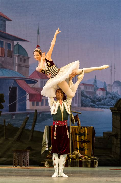 Gallery Bolshoi Ballet In Le Corsaire Dancetabs