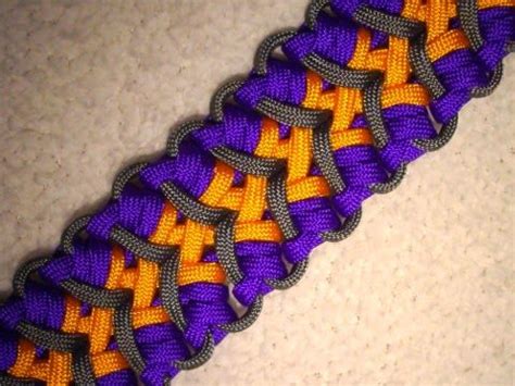 Check spelling or type a new query. Knotorial 05 - The Cushion Crown (Bracelet) | Paracord diy ...