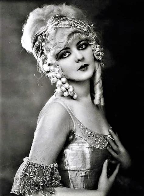 Ziegfeld Girl Marion Benda C 1920s Ziegfeld Girls Vintage Photography Vintage Burlesque