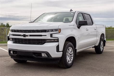 Motivated by a mighty 5.3 liter ecotec3 v8 generating 355hp connected to an 8 speed automatic transmission that's geared to get things done. New 2020 Chevrolet Silverado 1500 RST 4WD Crew Cab Pickup