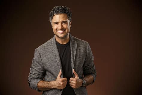 Jaime Camil Of Jane The Virgin To Host Tca Awards Los Angeles Times