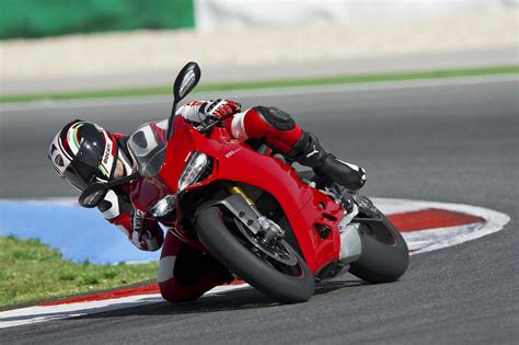 44 angebote für ducati 1199 panigale. 2012 Ducati 1199 Panigale Redefines the Word 'Superbike ...