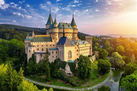 8 Different Types Of Castles Explained Photos Included Homenish