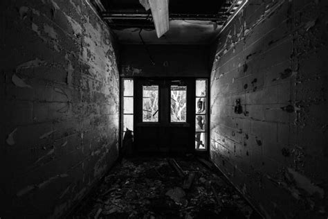 BARE USA Photos Of Nude Women In Abandoned Buildings Across America