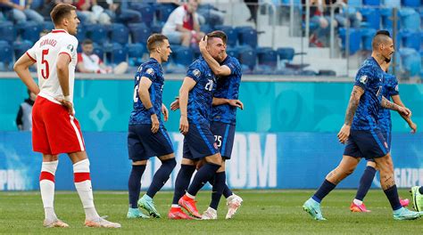 Wymarzone, a pochodzi on od pomocnika sevilli fc i reprezentacji polski, grzegorza krychowiaka. 2:1 gegen Polen: Slowakei mit Start nach Maß :: DFB ...
