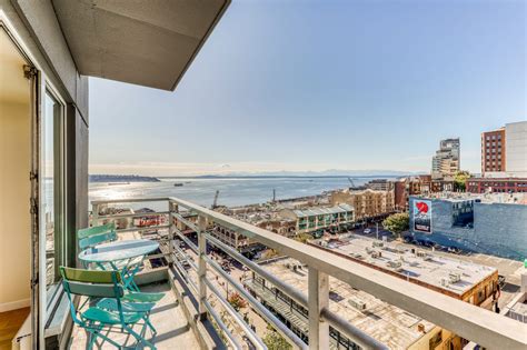Newmark Tower Soundview Suite 2 Bd Seattle Wa Vacation Rental Vacasa