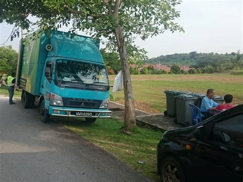 Contohnya, kawasan perumahan di tebing sungai kuantan sering dilanda banjir terutama ketika musim monsun timur laut. Sisa Domestik. Cara Mendapatkan Tong Sampah Dari Pihak ...