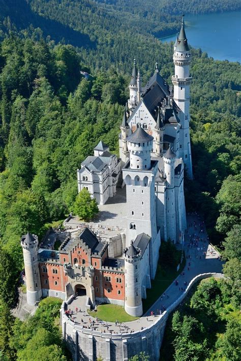 12 Of The Most Impressive Castles In The World Château De