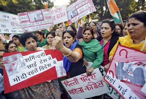 印度为强奸案紧急修法 强奸12岁以下幼女可判死刑 死刑 印度 性侵 新浪新闻