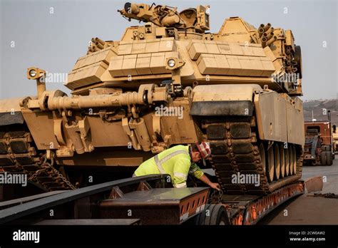 M1150 Assault Breacher Vehicle Hi Res Stock Photography And Images Alamy