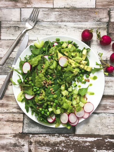 grüner salat mit dinkel und basilikumdressing vegetarisches essen leckere salate grüner salat