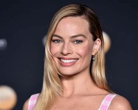 Marvel News On Twitter Margot Robbie Has Reportedly Been Offered The Role Of Sue Storm For
